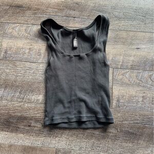 Skims cotton rib tank top in SOOT